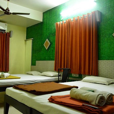 Hotel Madhava Shirdi Ngoại thất bức ảnh