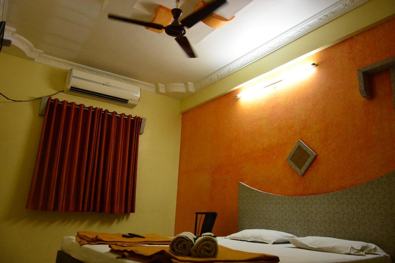 Hotel Madhava Shirdi Ngoại thất bức ảnh