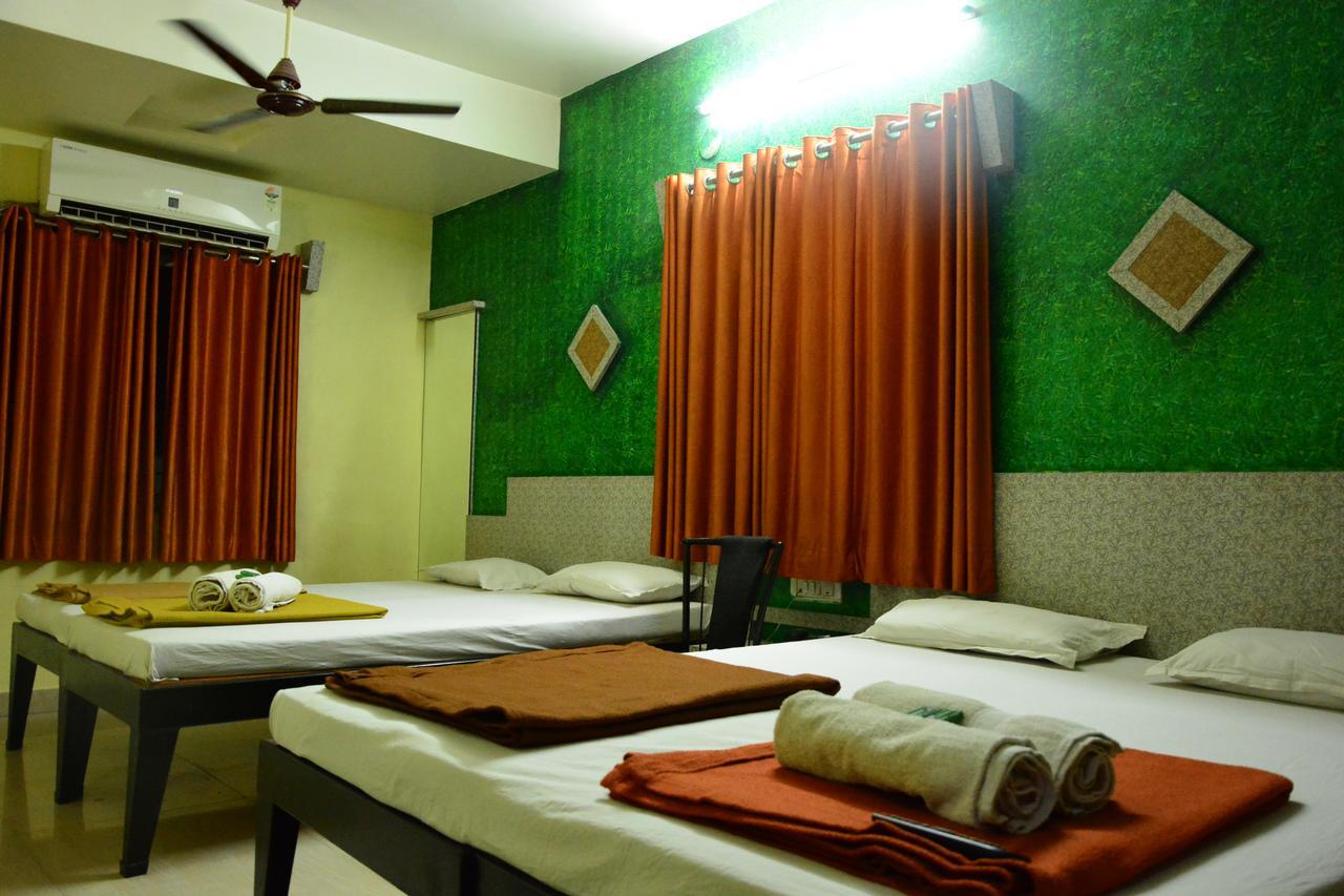 Hotel Madhava Shirdi Ngoại thất bức ảnh