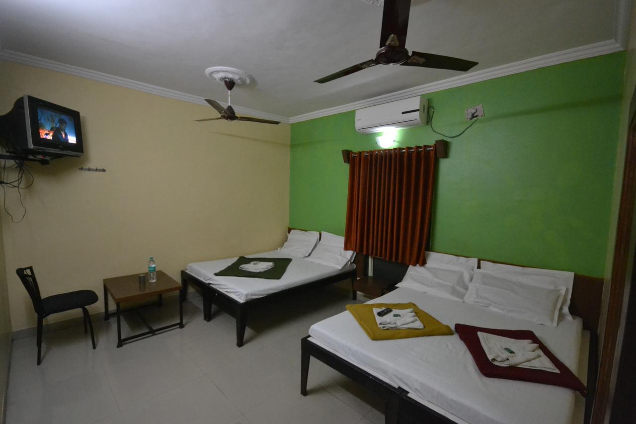 Hotel Madhava Shirdi Ngoại thất bức ảnh