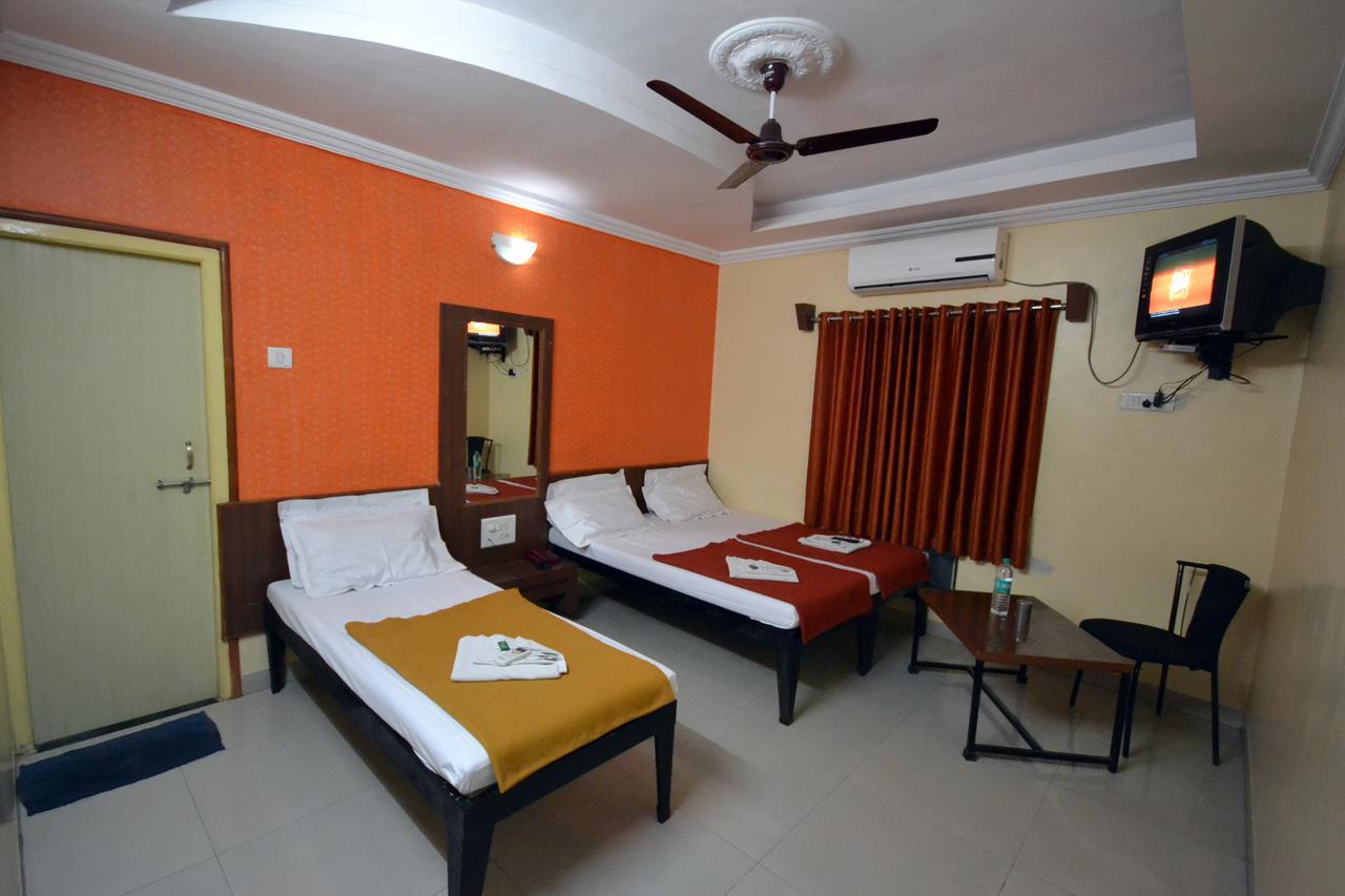 Hotel Madhava Shirdi Ngoại thất bức ảnh