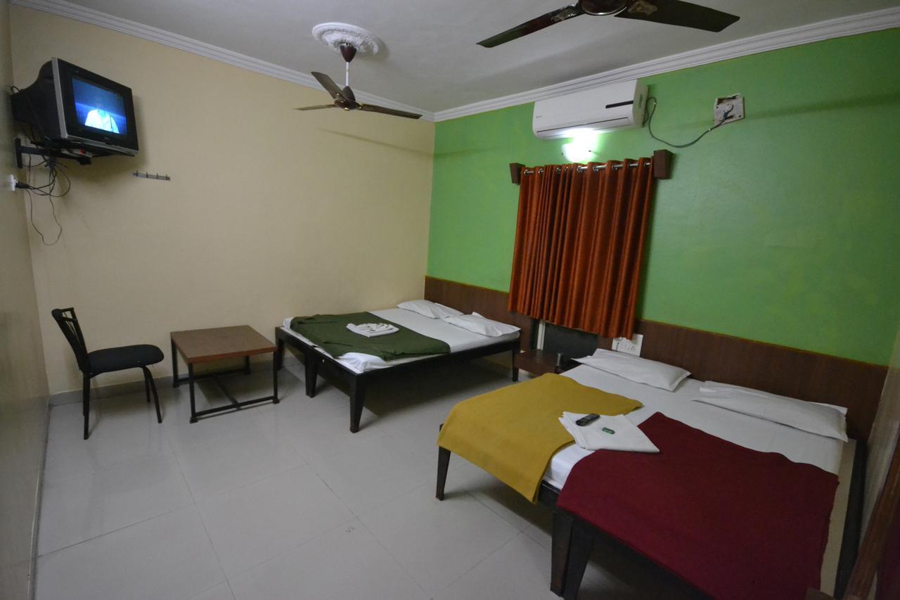 Hotel Madhava Shirdi Ngoại thất bức ảnh